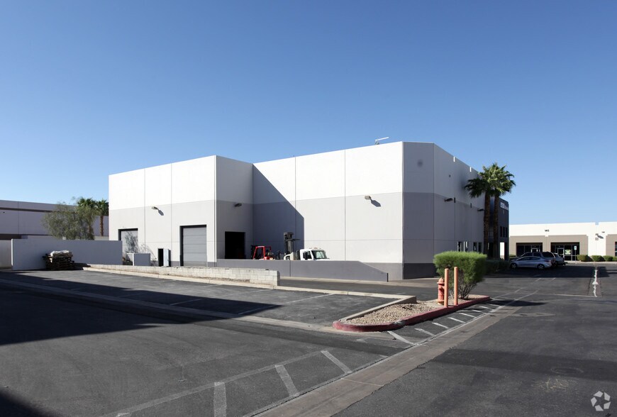 141 N Gibson Rd, Henderson, NV à vendre - Photo de l’immeuble – Image 3 sur 5