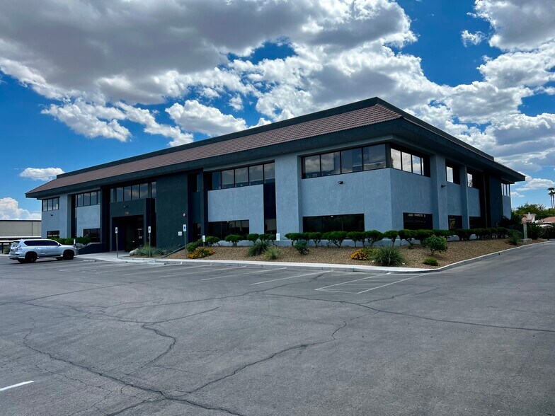 2755-2795 E Desert Inn Rd, Las Vegas, NV à louer - Photo de l’immeuble – Image 3 sur 10