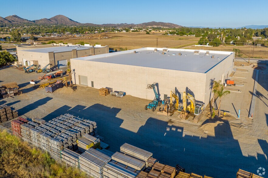32113 Corydon St, Lake Elsinore, CA à louer - Photo de l’immeuble – Image 1 sur 5