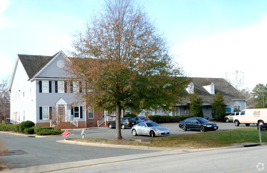 13700-13702 Village Mill Dr, Midlothian, VA à louer - Photo de l’immeuble – Image 3 sur 5