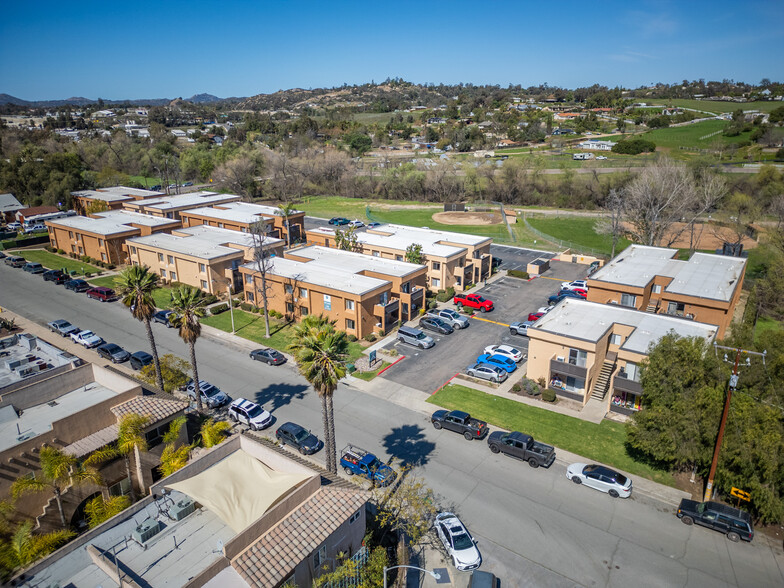 110 7th St, Ramona, CA à vendre - Photo de l’immeuble – Image 1 sur 25
