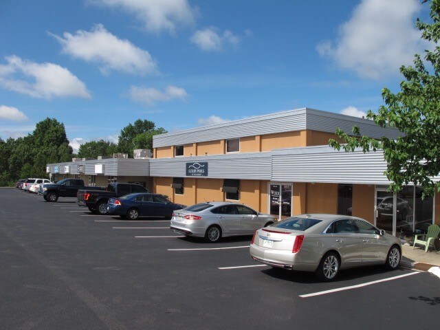 3170 E Sunshine, Springfield, MO à louer - Photo principale – Image 1 sur 2