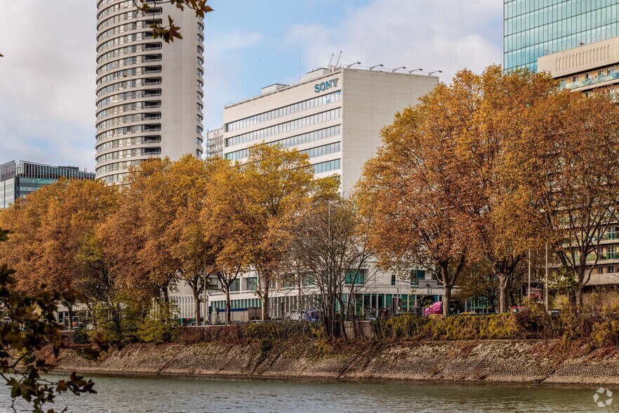 Bureau dans Puteaux à louer - Photo de l’immeuble – Image 2 sur 17