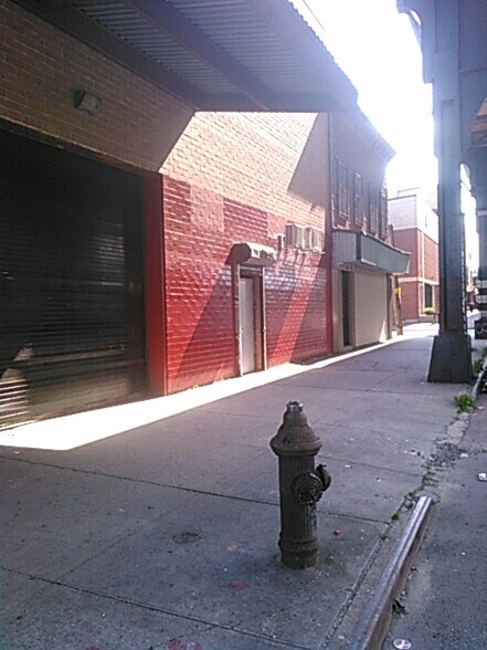 880 Jamaica Avenue St, Brooklyn, NY à louer - Photo de l’immeuble – Image 2 sur 4