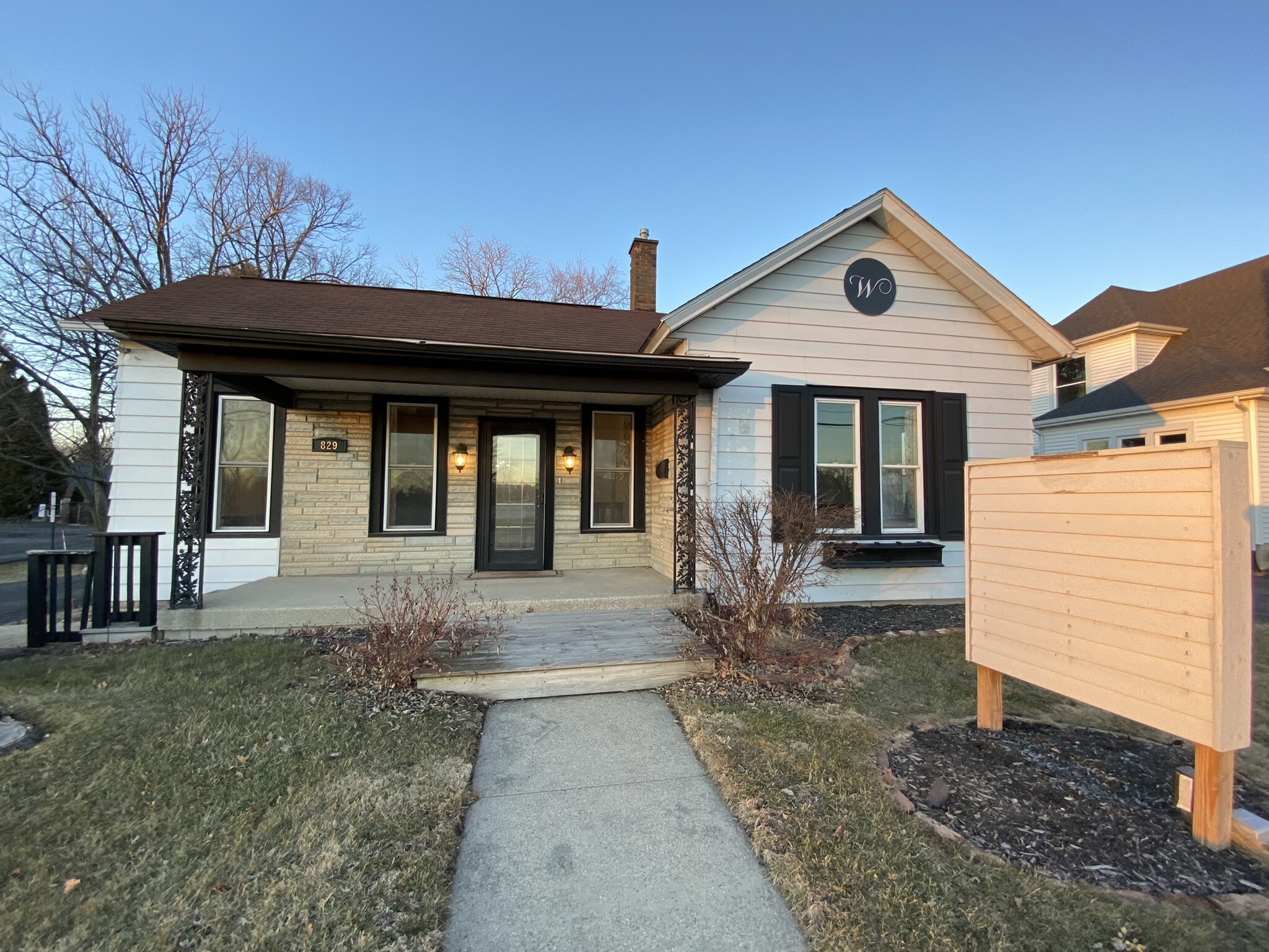 829 Lincolnway, Valparaiso, IN à louer Photo de l’immeuble– Image 1 sur 12