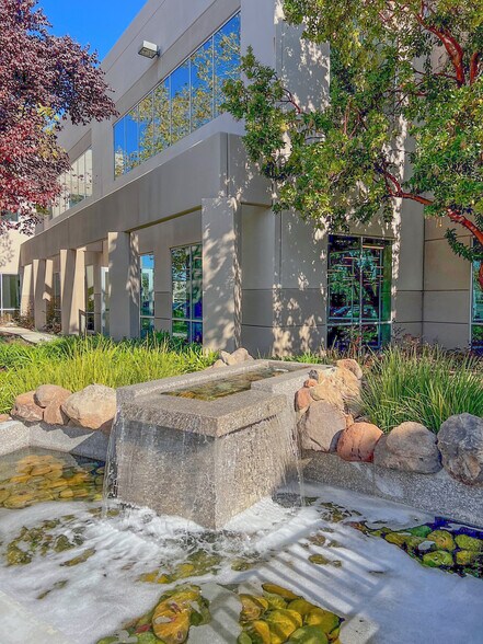 1101 Creekside Ridge Dr, Roseville, CA à louer - Photo de l’immeuble – Image 3 sur 12