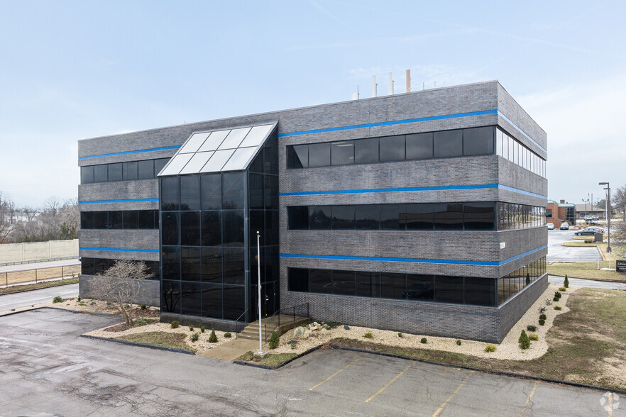 11124 S Towne Sq, Saint Louis, MO à louer - Photo de l’immeuble – Image 1 sur 4