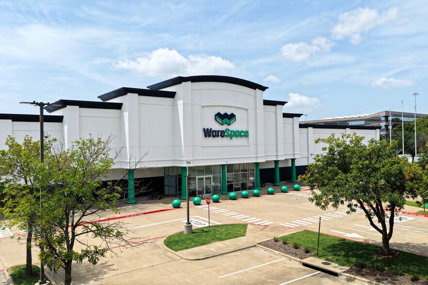 700 E Plano Pky, Plano, TX à louer - Photo de l’immeuble – Image 2 sur 4