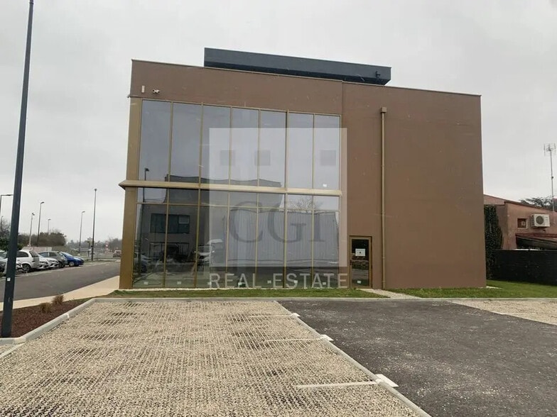 Local commercial dans Meyzieu à louer - Photo de l’immeuble – Image 3 sur 5