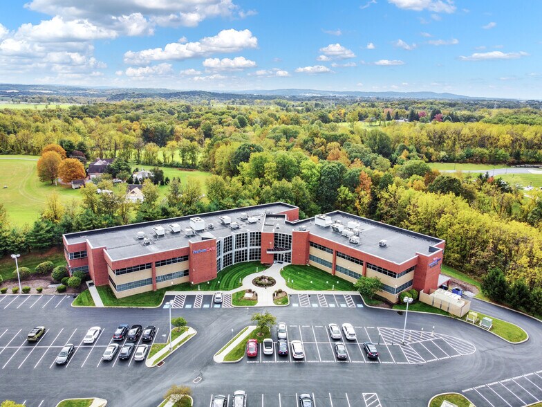 8040 Carlson Rd, Harrisburg, PA à vendre - Photo de l’immeuble – Image 3 sur 33