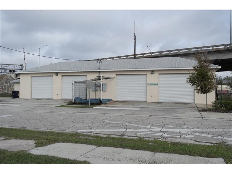 1067 Magnolia Ave, Auburndale, FL à louer - Photo de l’immeuble – Image 3 sur 11
