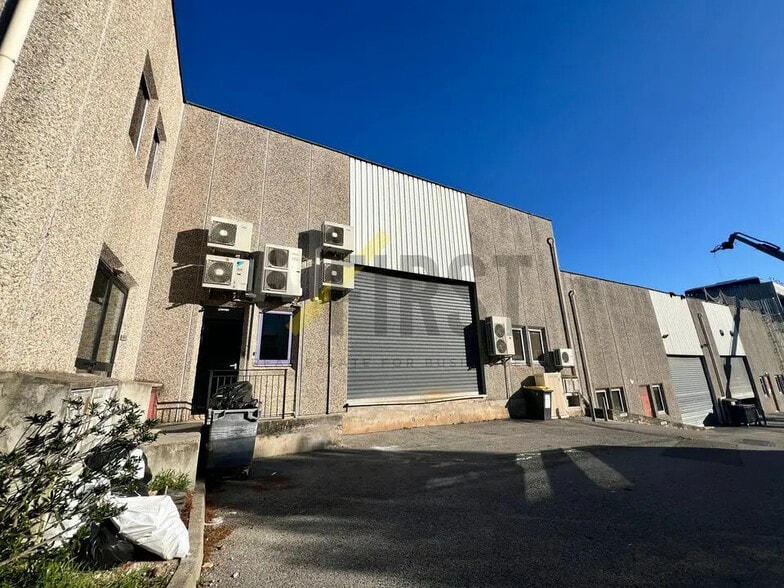 Industriel/Logistique dans Antibes à louer - Photo de l’immeuble – Image 2 sur 11