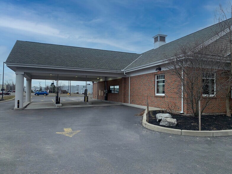 275 Meadow Dr, North Tonawanda, NY à vendre - Photo de l’immeuble – Image 2 sur 9