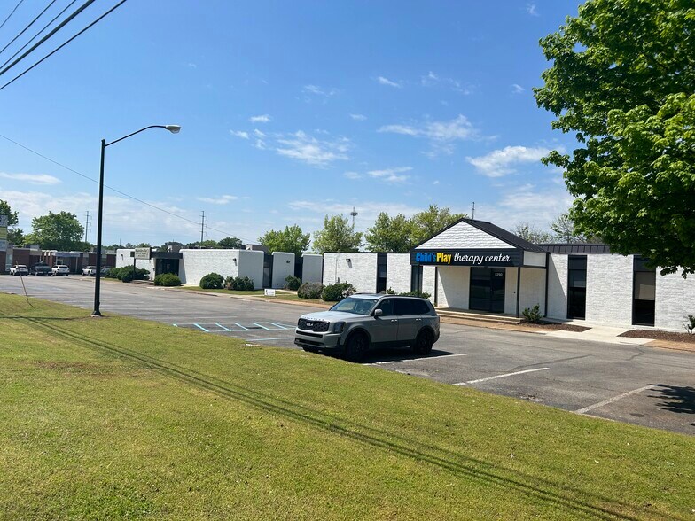8300 Whitesburg Dr, Huntsville, AL à vendre - Photo de l’immeuble – Image 2 sur 16