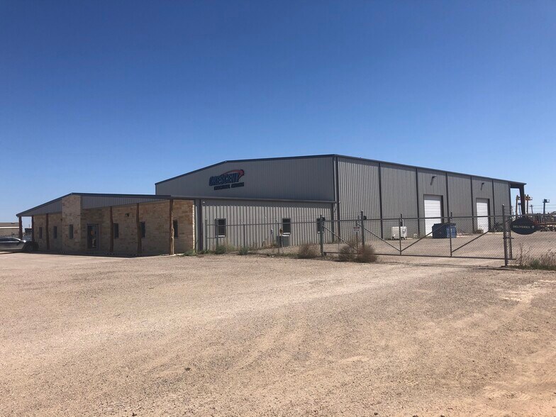 2108 E County Road 120, Midland, TX à louer - Photo de l’immeuble – Image 1 sur 18