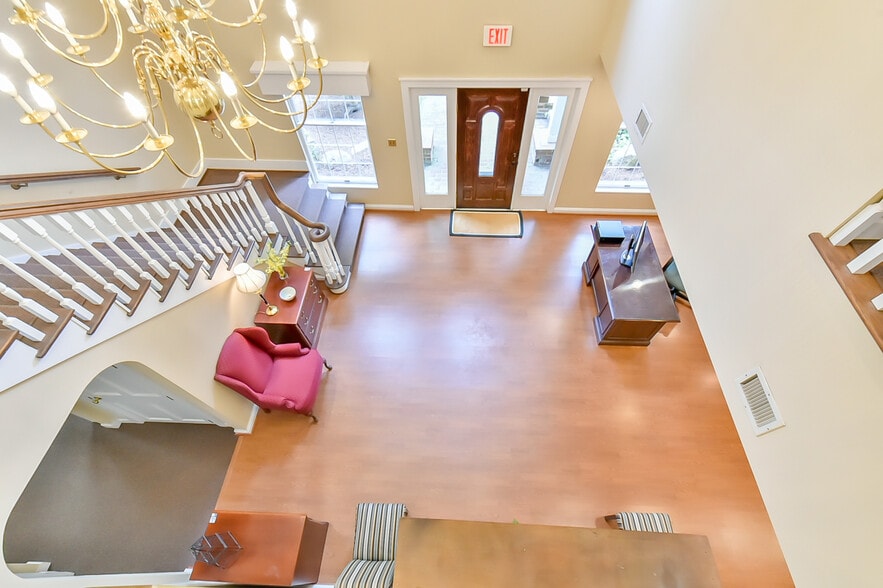 300 Silver Cedar Ct, Chapel Hill, NC à vendre - Hall d’entrée – Image 3 sur 22