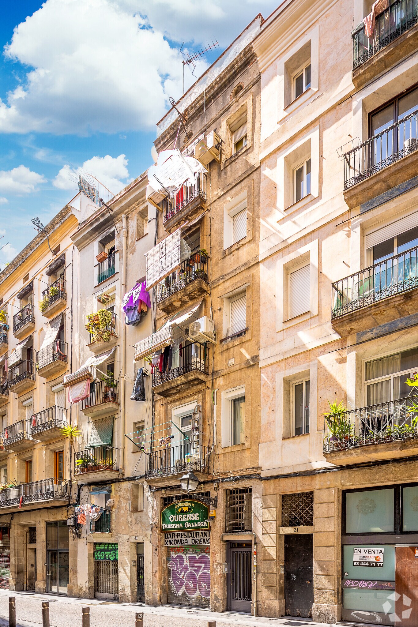 Immeuble residentiel dans Barcelone, Barcelona à vendre Photo principale– Image 1 sur 2