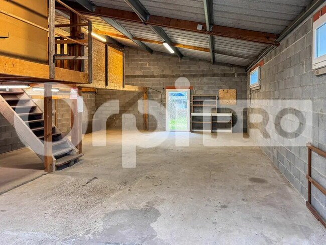 Plus de détails pour Industriel/Logistique à louer