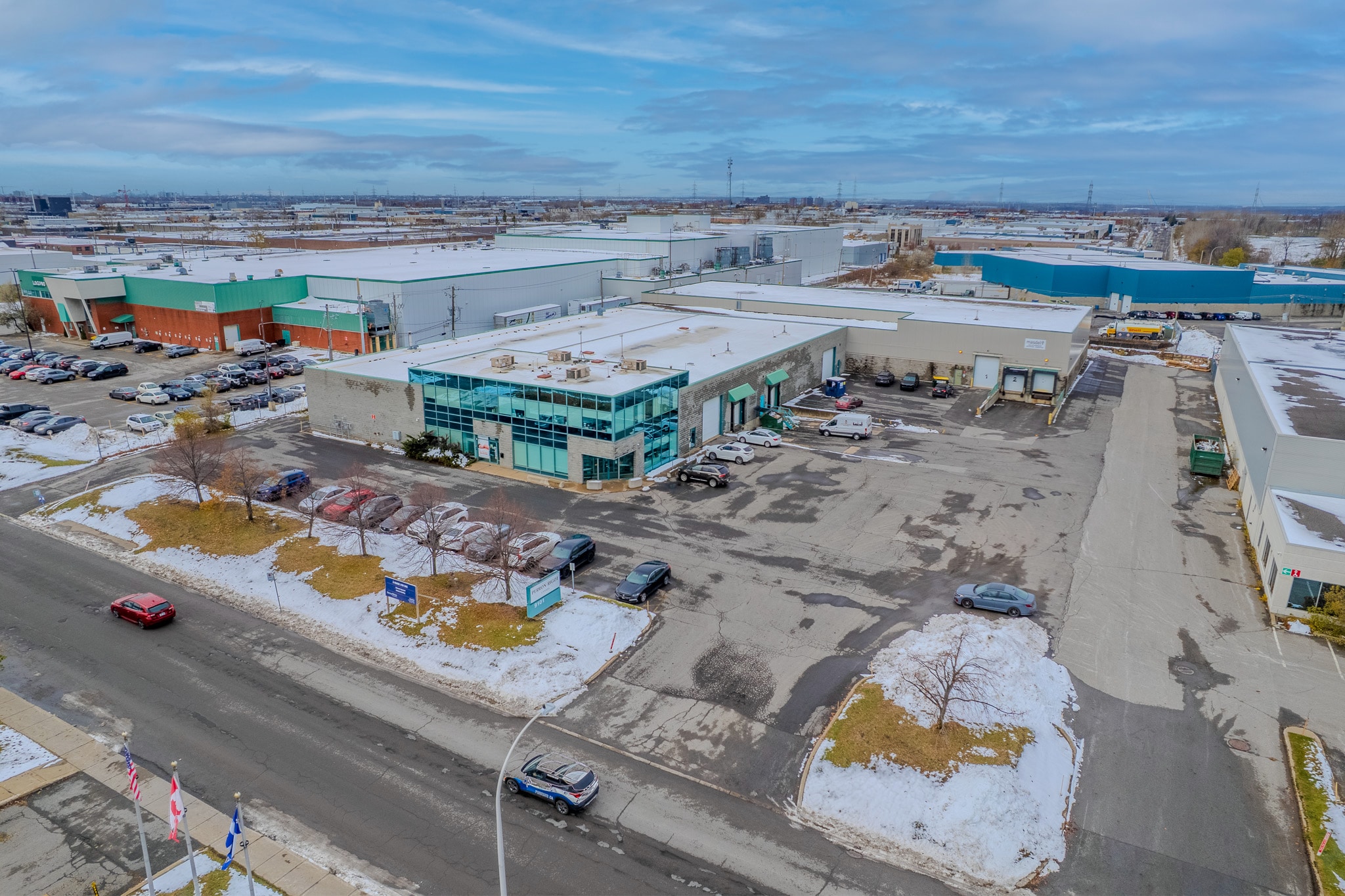 9081-9101 Rue du Parcours, Montréal, QC à vendre Aérien– Image 1 sur 9
