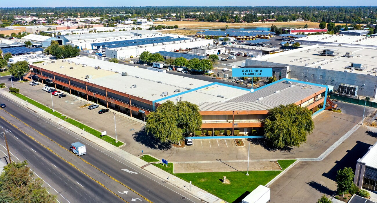 4450 N Brawley Ave, Fresno, CA à louer Photo de l’immeuble– Image 1 sur 6