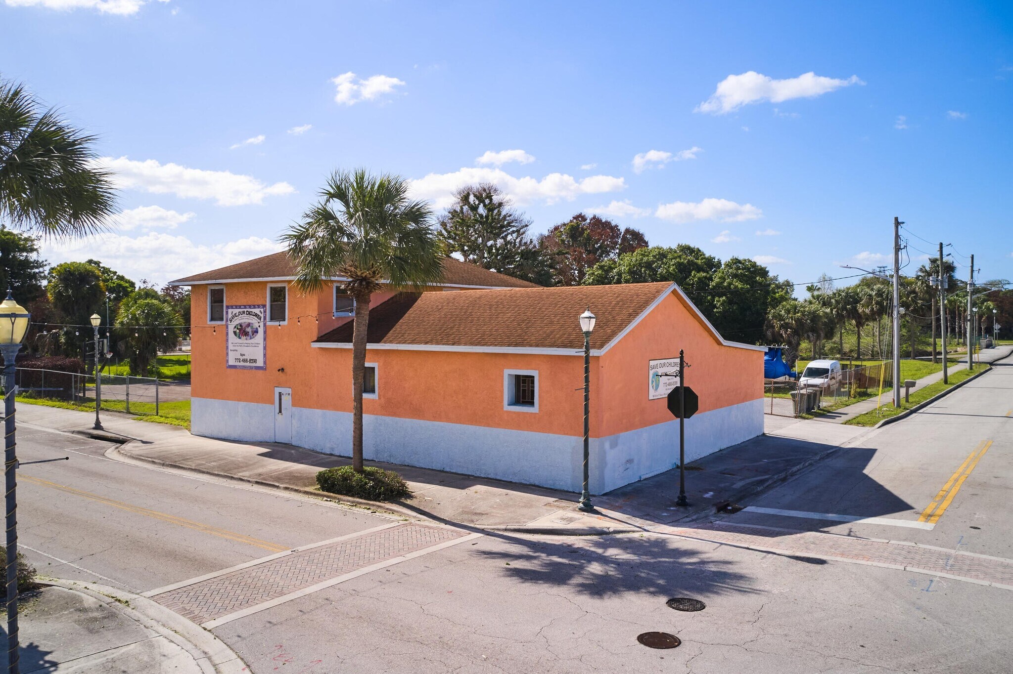 464 N 9th St, Fort Pierce, FL à vendre Photo principale– Image 1 sur 21