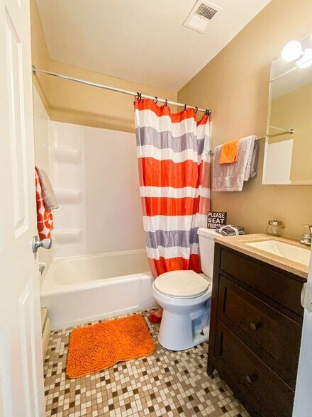 Badger Apartments | 38U in Madison, WI portefeuille de 7 biens à vendre sur LoopNet.fr - Photo intérieure – Image 3 sur 23