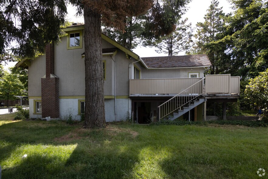 319 49th Ave, Vancouver, BC à louer - Photo de l’immeuble – Image 3 sur 4