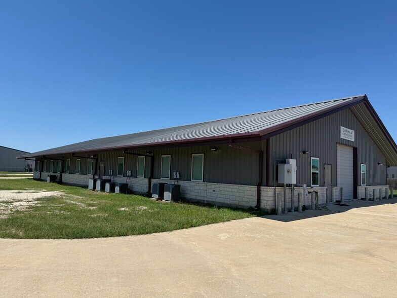 6102 Imperial Loop, College Station, TX à louer - Photo de l’immeuble – Image 3 sur 11