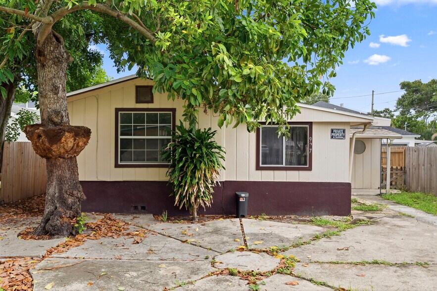 927 Yale St N, Saint Petersburg, FL à vendre - Photo de l’immeuble – Image 2 sur 17