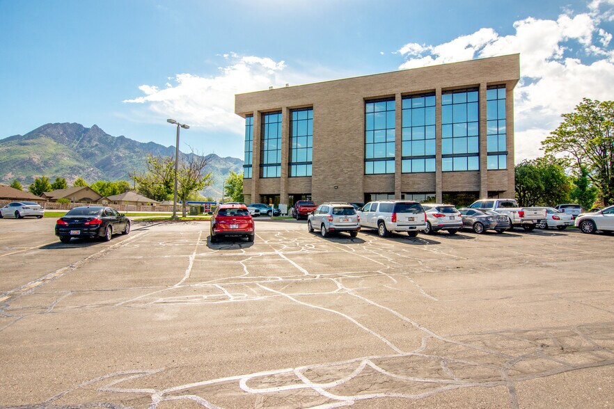1935 E Vine St, Salt Lake City, UT à louer - Photo de l’immeuble – Image 3 sur 15