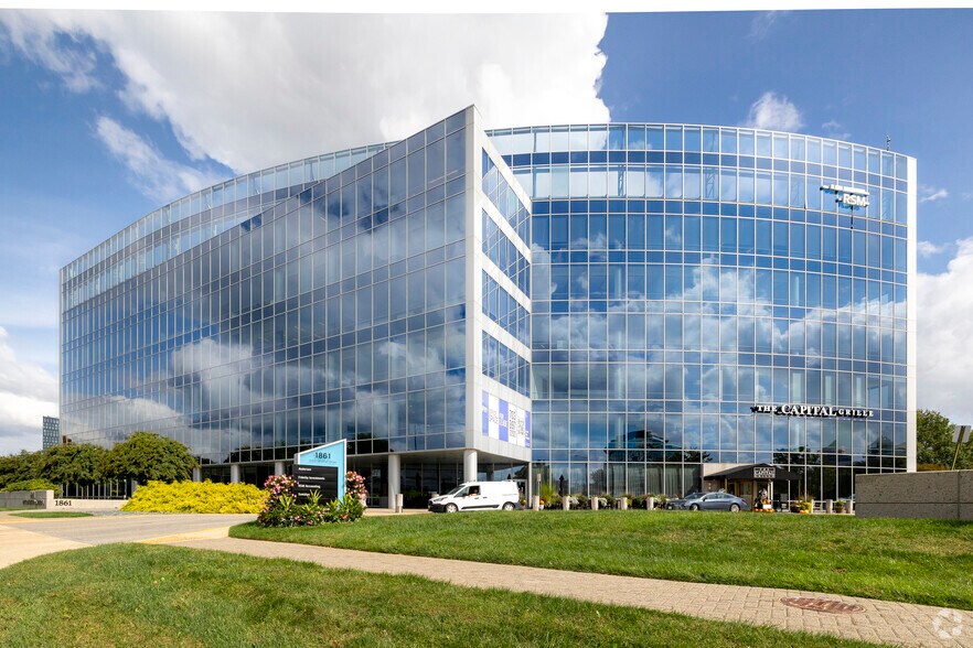 1861 International Dr, Tysons, VA à louer - Photo de l’immeuble – Image 3 sur 21