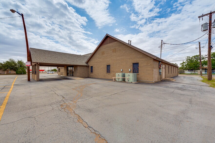 1001 Austin St, Midland, TX à vendre - Photo de l’immeuble – Image 3 sur 35