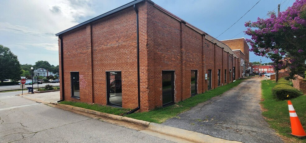 1610 S Broad St, Commerce, GA à louer - Photo de l’immeuble – Image 3 sur 11