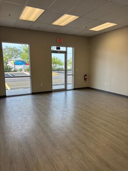 8229 Narcoossee Park Dr, Orlando, FL à louer - Photo de l’immeuble – Image 3 sur 7
