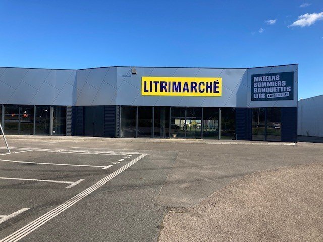 Local commercial dans Chaintré à louer - Photo de l’immeuble – Image 3 sur 4