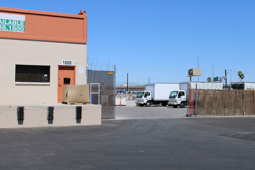 1808-1816 Industrial Rd, Las Vegas, NV à louer - Photo de l’immeuble – Image 3 sur 6