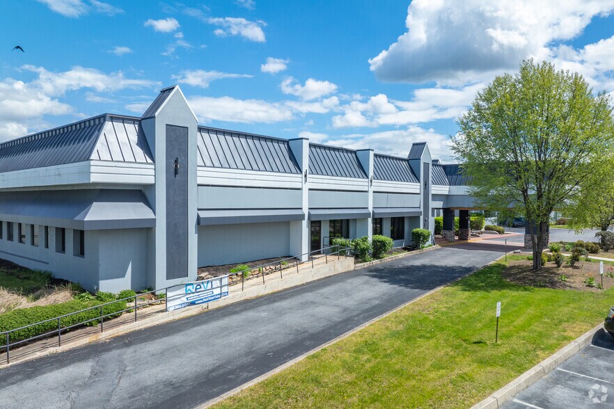 148 Sheraton Dr, New Cumberland, PA à vendre - Photo de l’immeuble – Image 3 sur 29