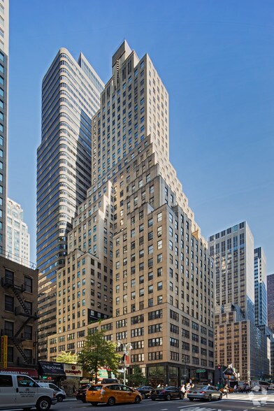 155 E 44th St, New York, NY à louer - Photo de l’immeuble – Image 2 sur 7