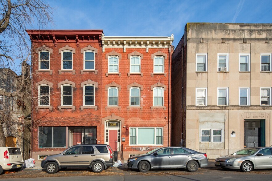 228 E Hanover St, Trenton, NJ à vendre - Photo de l’immeuble – Image 2 sur 17
