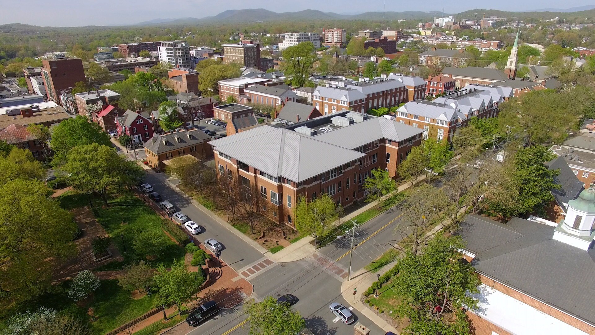 310 Fourth St NE, Charlottesville, VA à louer Photo de l’immeuble– Image 1 sur 7