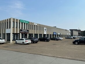 8708-8722 51 Av NW, Edmonton, AB à louer Photo de l’immeuble– Image 1 sur 7