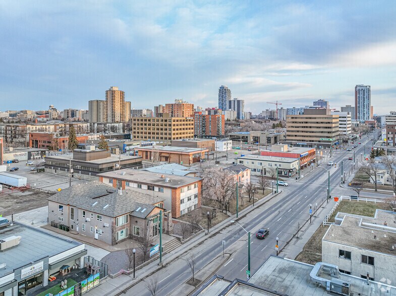 10521 124 St, Edmonton, AB à louer - Aérien – Image 3 sur 4