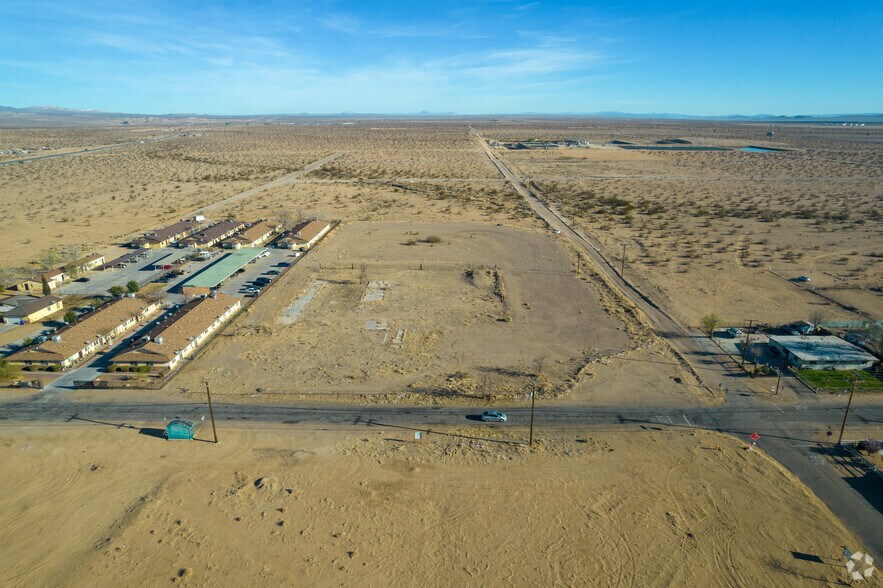 11664 Chamberlaine Way, Adelanto, CA à vendre - Aérien – Image 3 sur 14
