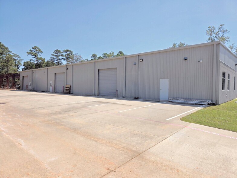 8895 Cowl Spur Ct, Conroe, TX à louer - Photo de l’immeuble – Image 2 sur 3