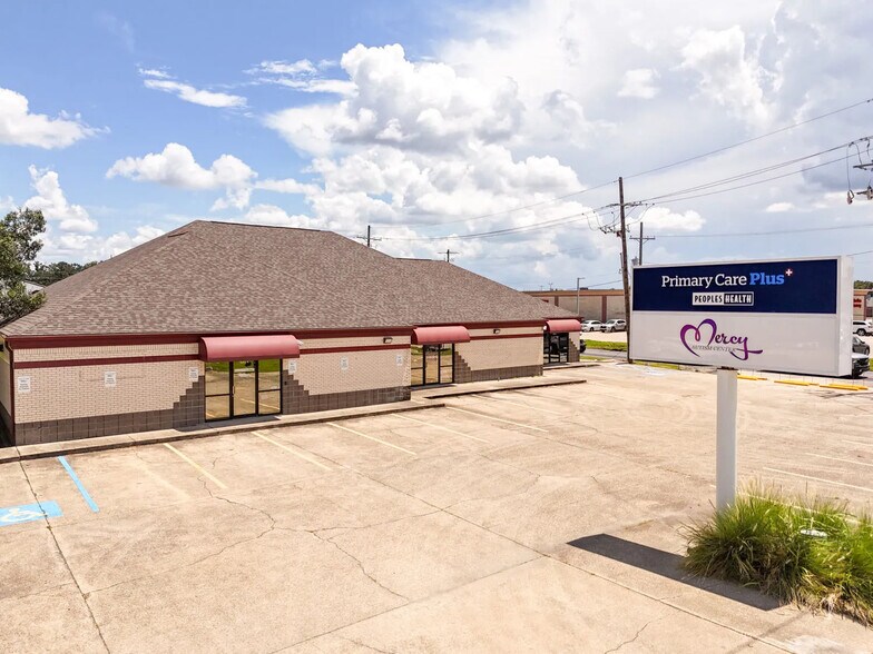 1702 N Burnside Ave, Gonzales, LA à louer - Photo de l’immeuble – Image 1 sur 11