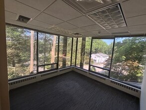 555 Pleasantville Rd, Briarcliff Manor Village, NY à louer Photo intérieure– Image 2 sur 13