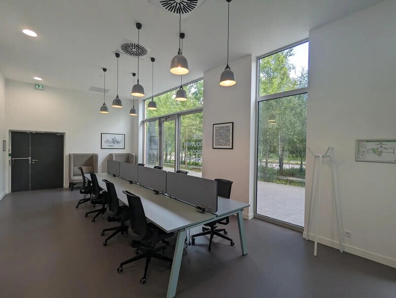 Bureau dans Saint-Jacques-de-la-Lande à louer - Photo de l’immeuble – Image 1 sur 10