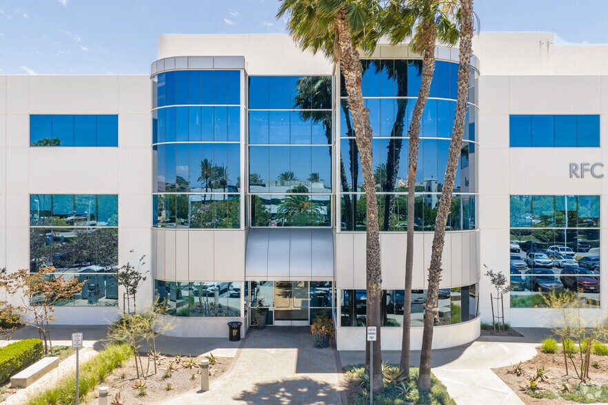 400 E Rincon St, Corona, CA à vendre - Photo de l’immeuble – Image 2 sur 11