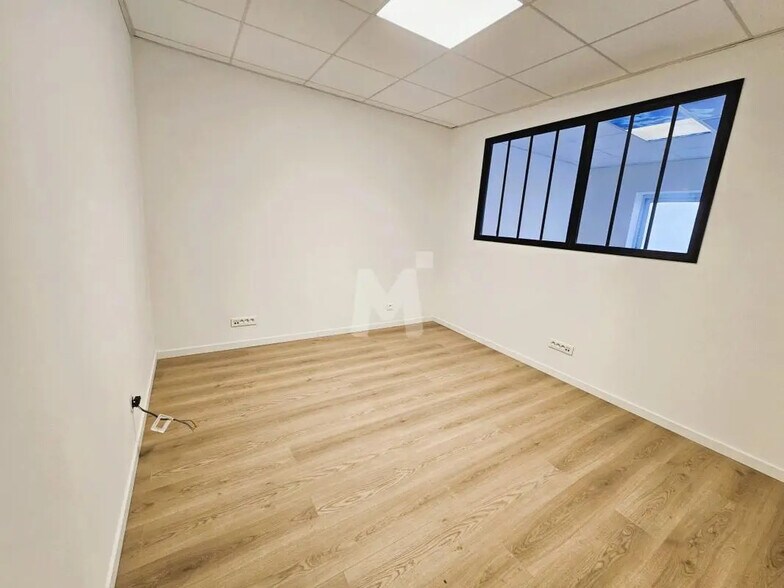 Bureau dans Mennecy à louer - Photo de l’immeuble – Image 2 sur 6
