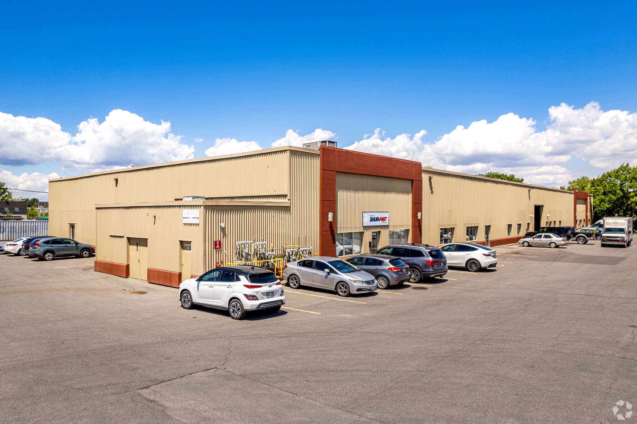 9361 Rue Wanklyn, Montréal, QC à louer Photo principale– Image 1 sur 6